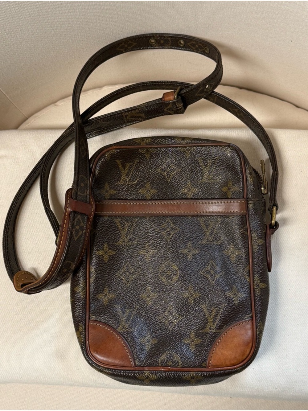 Very Good Preloved Condition Authentic LV Monogram Shoulder Bag